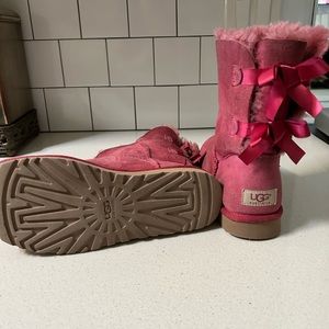 UGG Bailey Bow Dusty Rose size 8